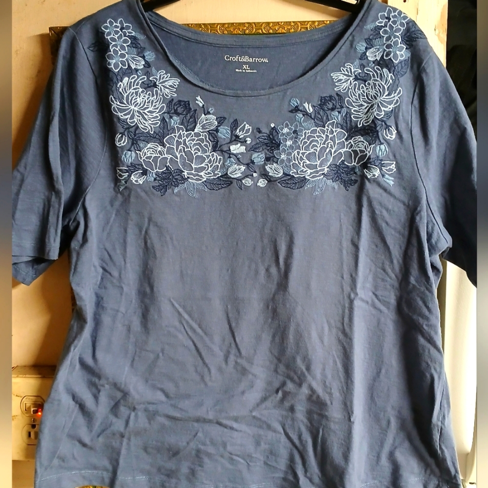 Croft & Barrow floral embroidered short sleeve shirt